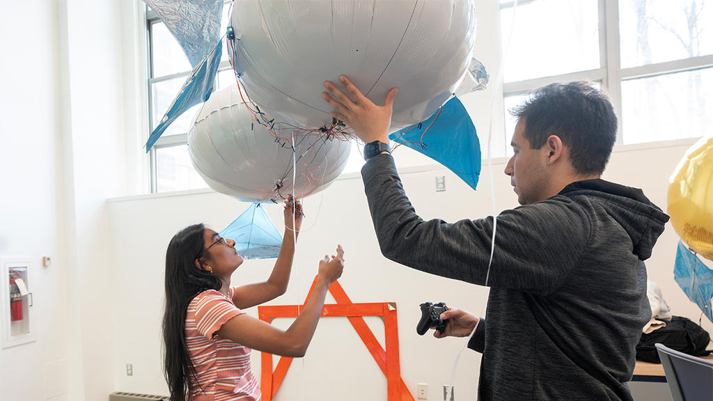 Students operate a autonomous balloon